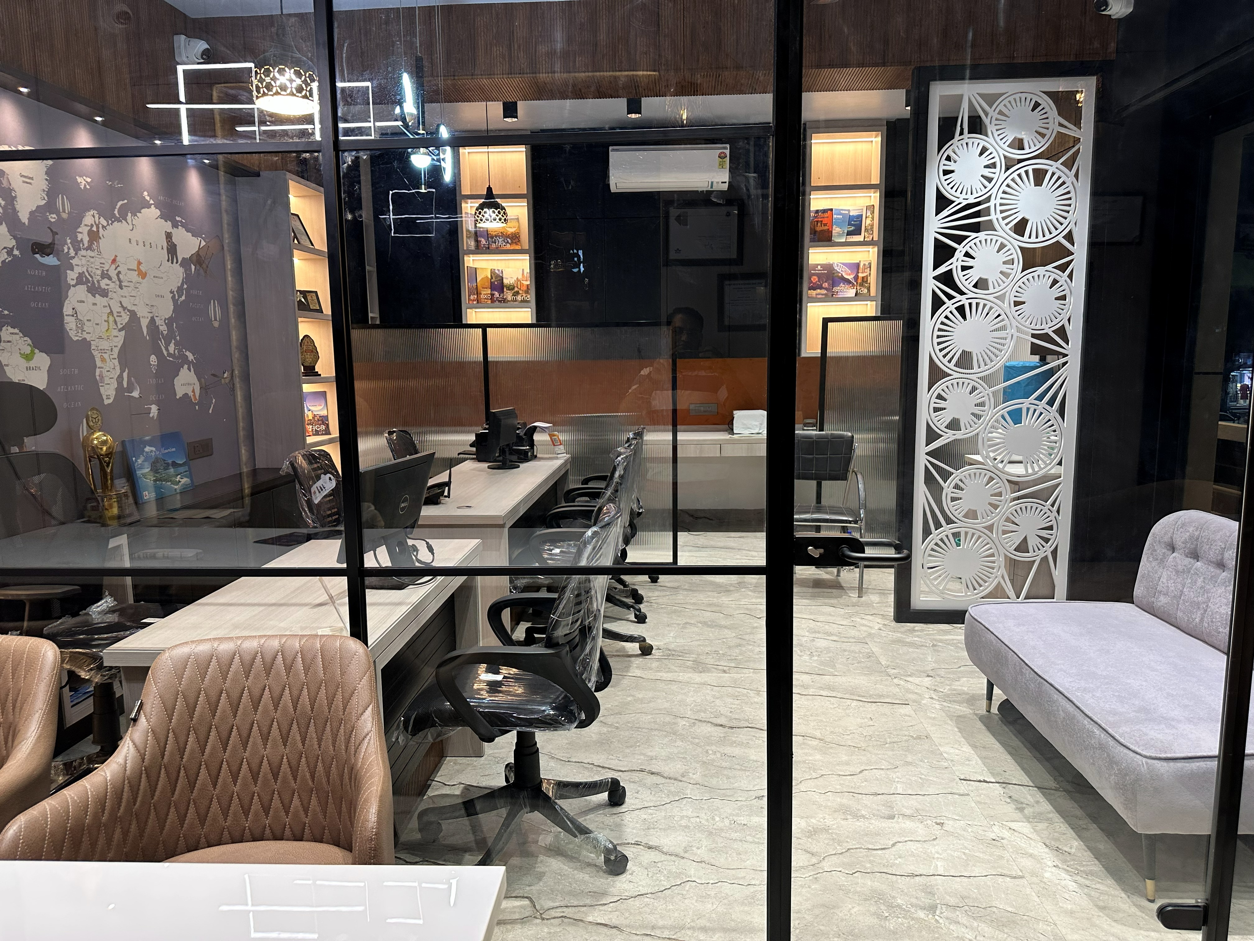 Earth Travels Consultation Workspace